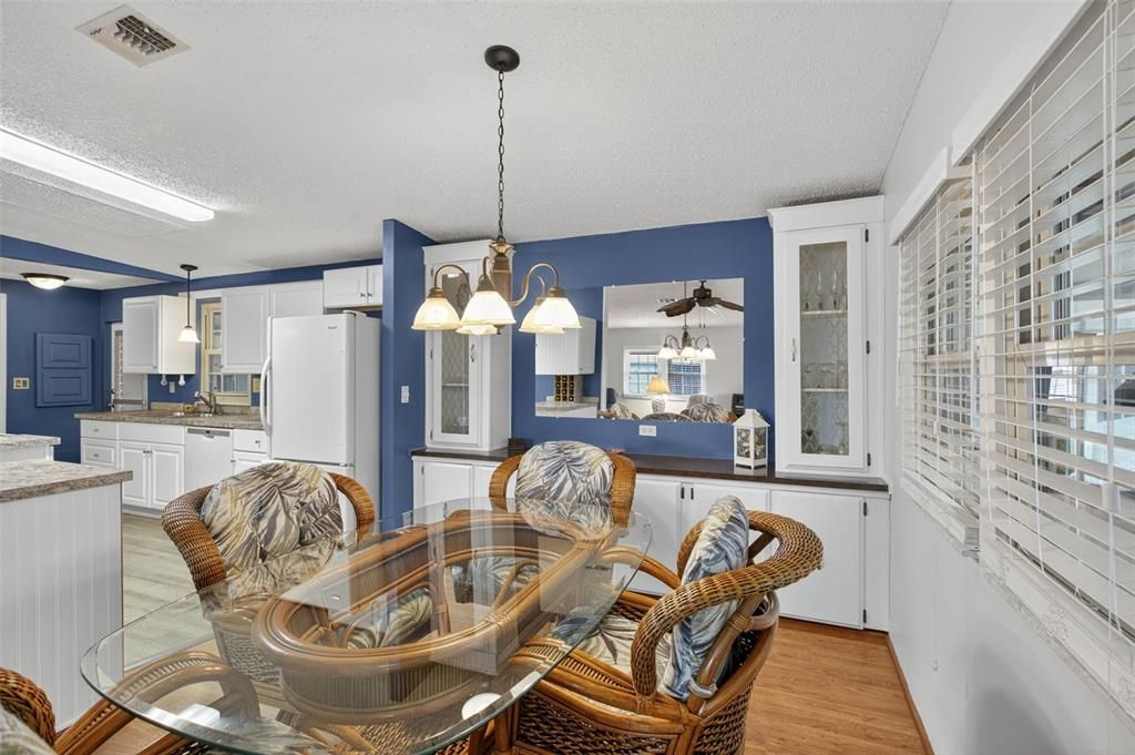 For Sale: $149,900 (2 beds, 2 baths, 1176 Square Feet)