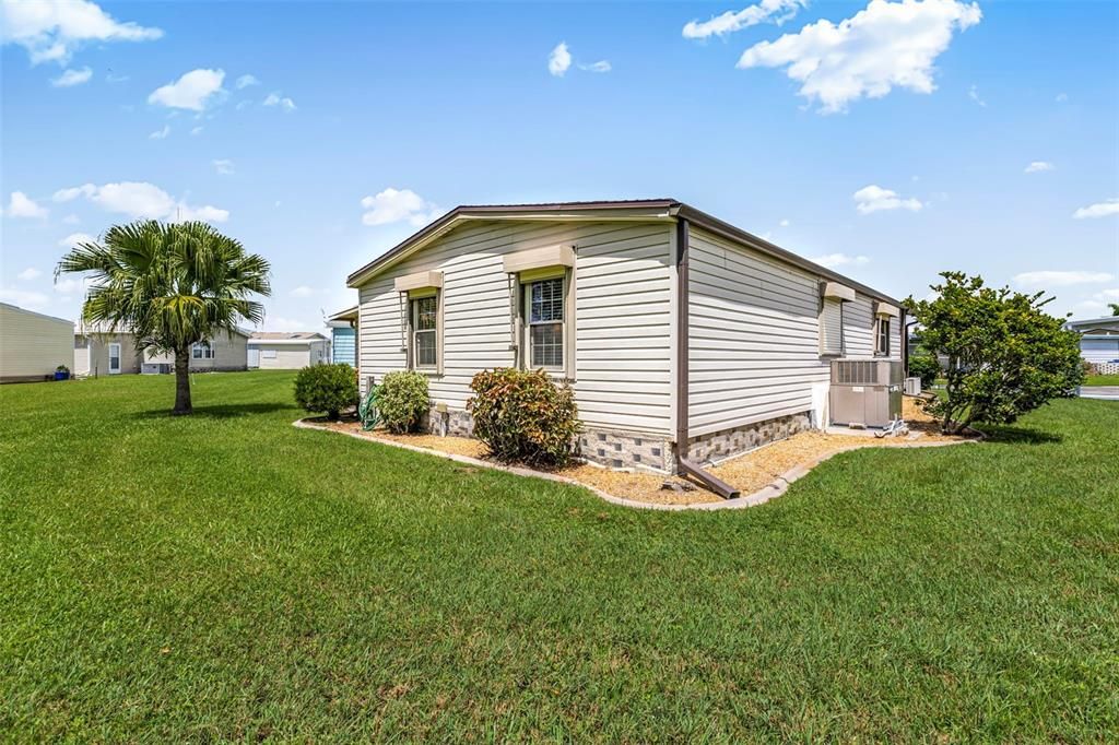 For Sale: $149,900 (2 beds, 2 baths, 1176 Square Feet)