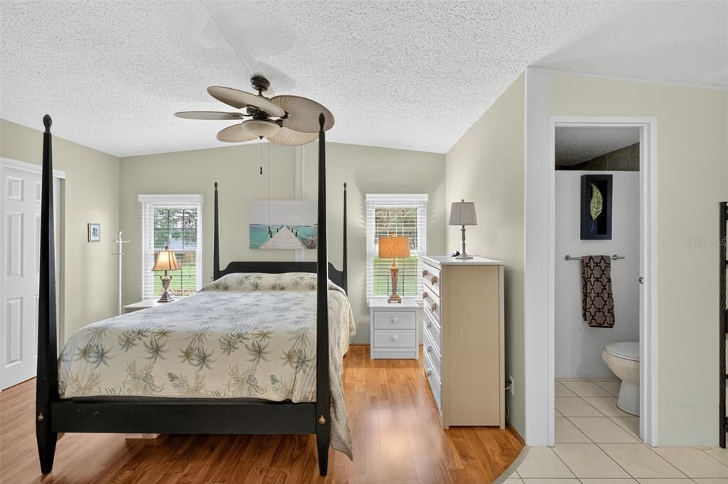 For Sale: $149,900 (2 beds, 2 baths, 1176 Square Feet)