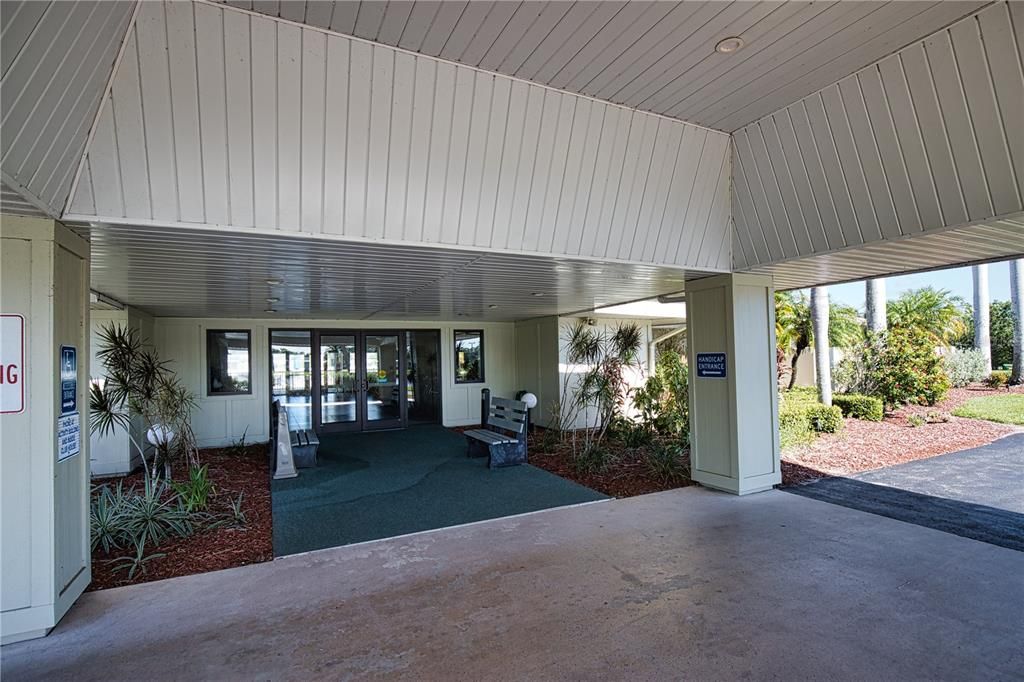 For Sale: $149,900 (2 beds, 2 baths, 1176 Square Feet)