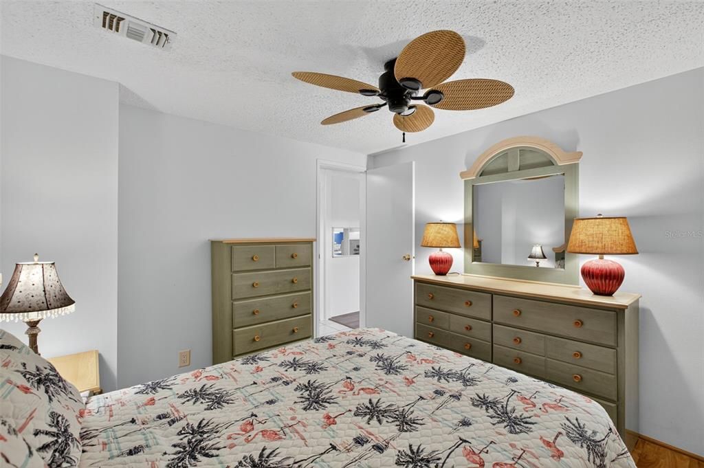 For Sale: $149,900 (2 beds, 2 baths, 1176 Square Feet)