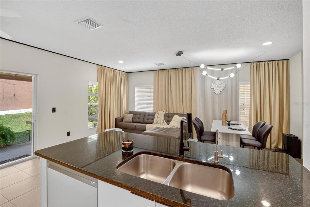 En Venta: $410,000 (3 camas, 2 baños, 1602 Pies cuadrados)