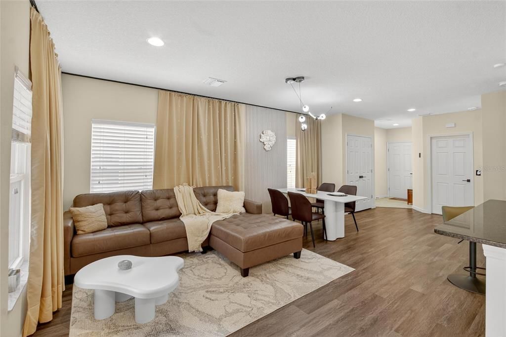 En Venta: $410,000 (3 camas, 2 baños, 1602 Pies cuadrados)