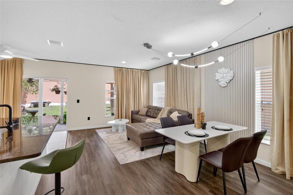 En Venta: $410,000 (3 camas, 2 baños, 1602 Pies cuadrados)