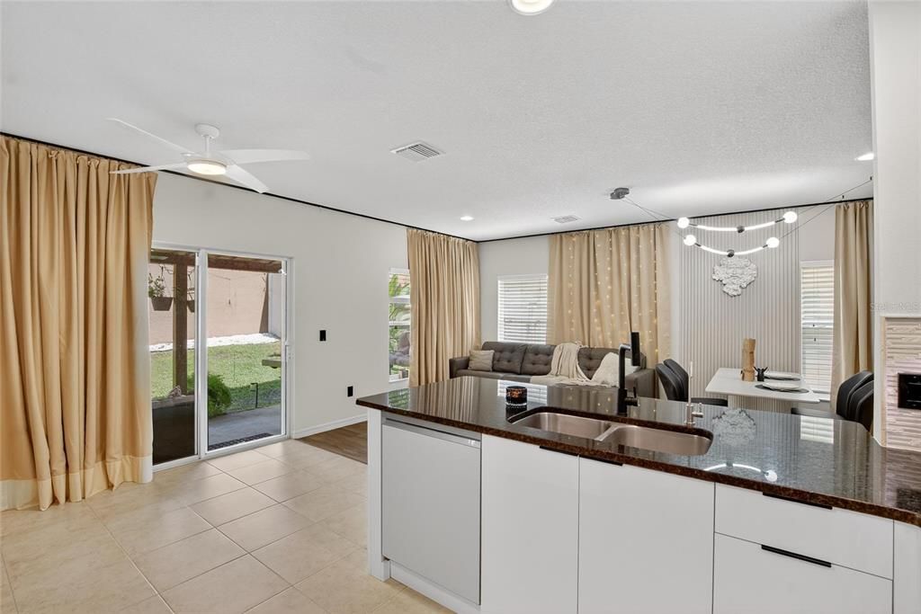 En Venta: $410,000 (3 camas, 2 baños, 1602 Pies cuadrados)