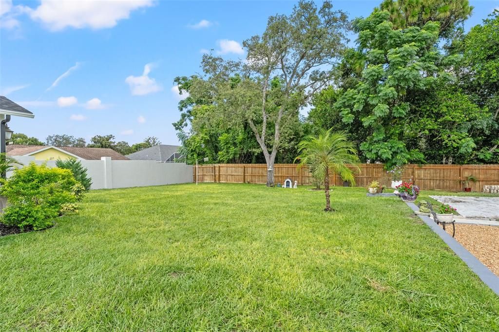 Active With Contract: $257,900 (3 beds, 2 baths, 1324 Square Feet)