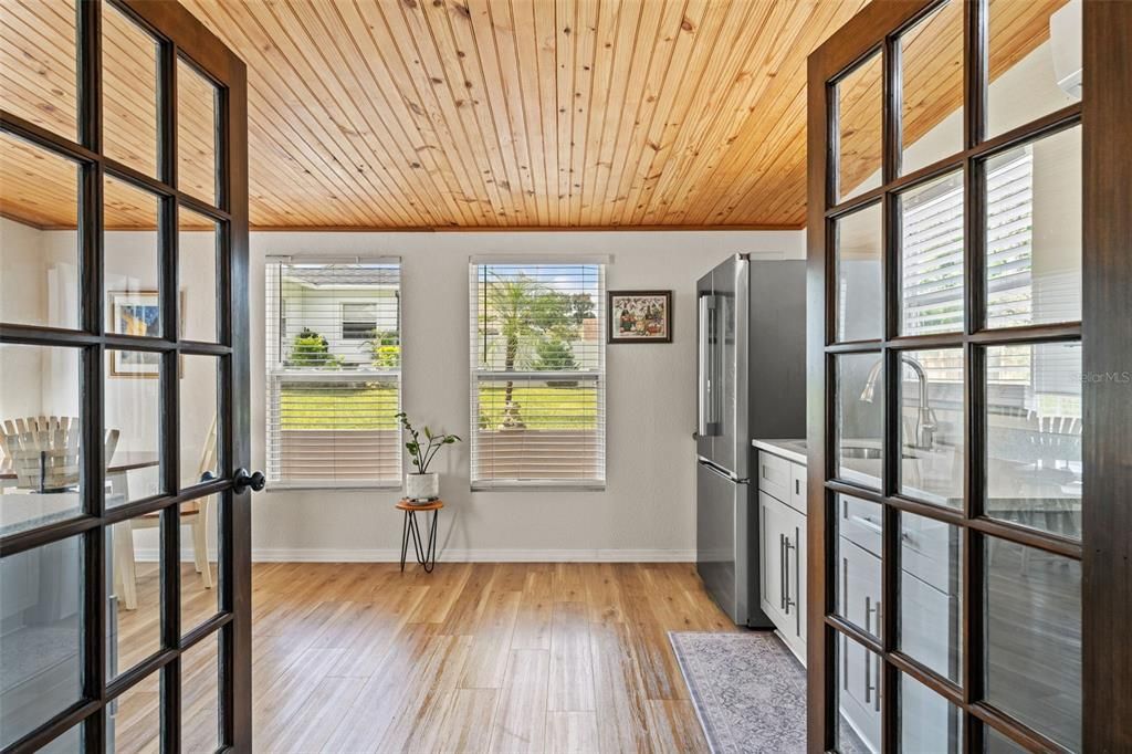 Active With Contract: $257,900 (3 beds, 2 baths, 1324 Square Feet)