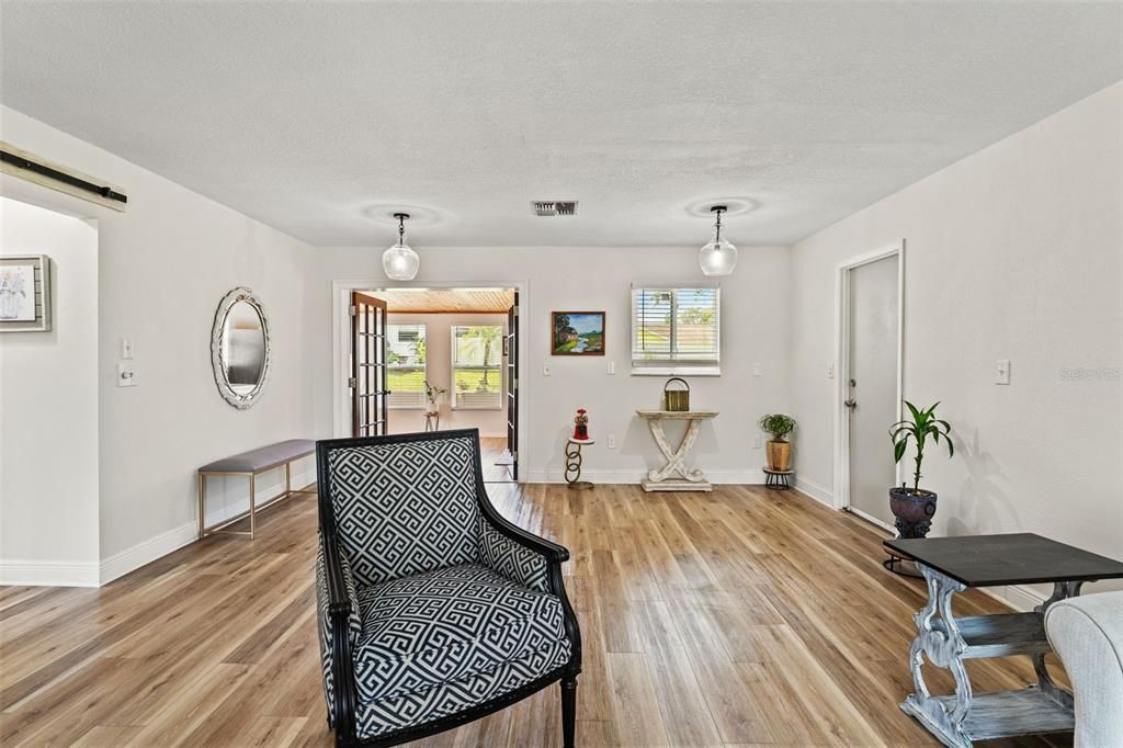 Active With Contract: $257,900 (3 beds, 2 baths, 1324 Square Feet)