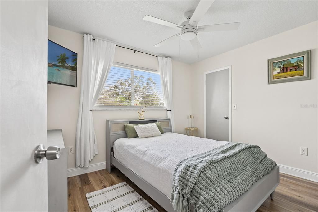 Active With Contract: $257,900 (3 beds, 2 baths, 1324 Square Feet)