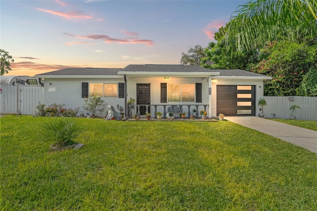 Active With Contract: $257,900 (3 beds, 2 baths, 1324 Square Feet)