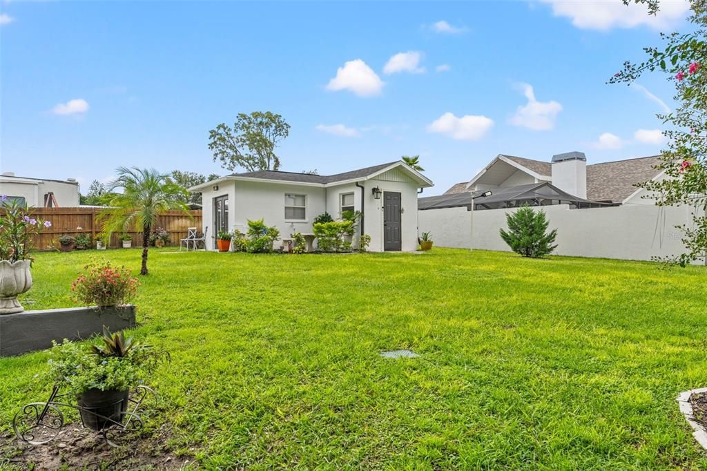 Active With Contract: $257,900 (3 beds, 2 baths, 1324 Square Feet)