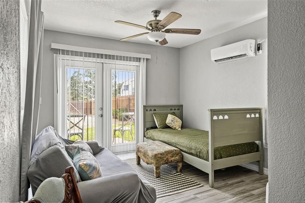 Active With Contract: $257,900 (3 beds, 2 baths, 1324 Square Feet)