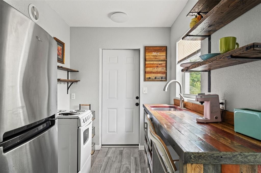 Active With Contract: $257,900 (3 beds, 2 baths, 1324 Square Feet)