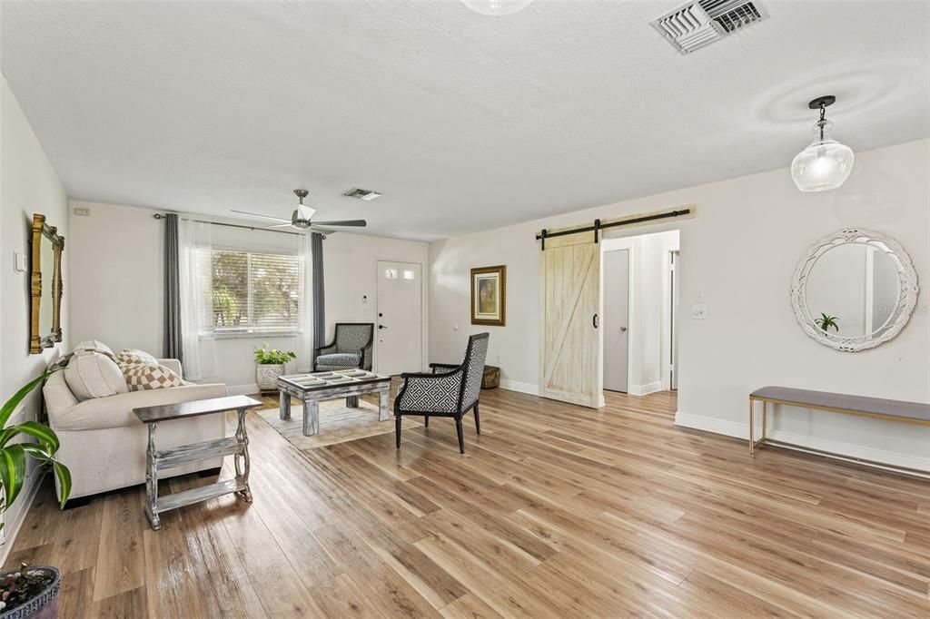 Active With Contract: $257,900 (3 beds, 2 baths, 1324 Square Feet)