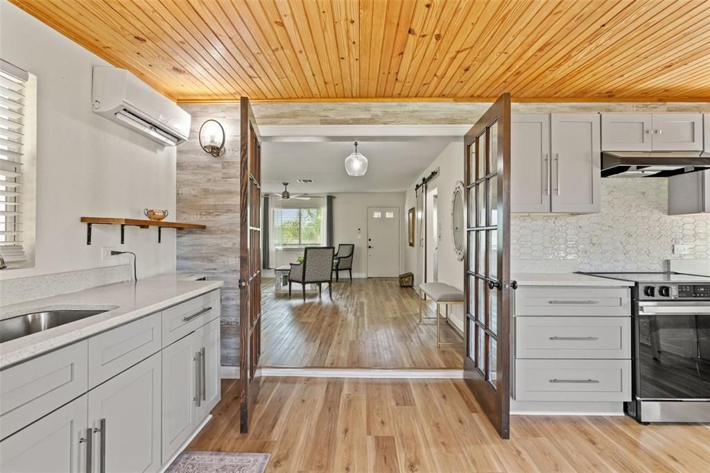 Active With Contract: $257,900 (3 beds, 2 baths, 1324 Square Feet)