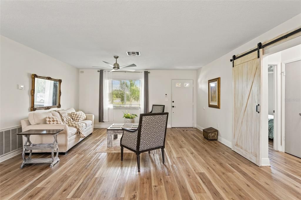 Active With Contract: $257,900 (3 beds, 2 baths, 1324 Square Feet)