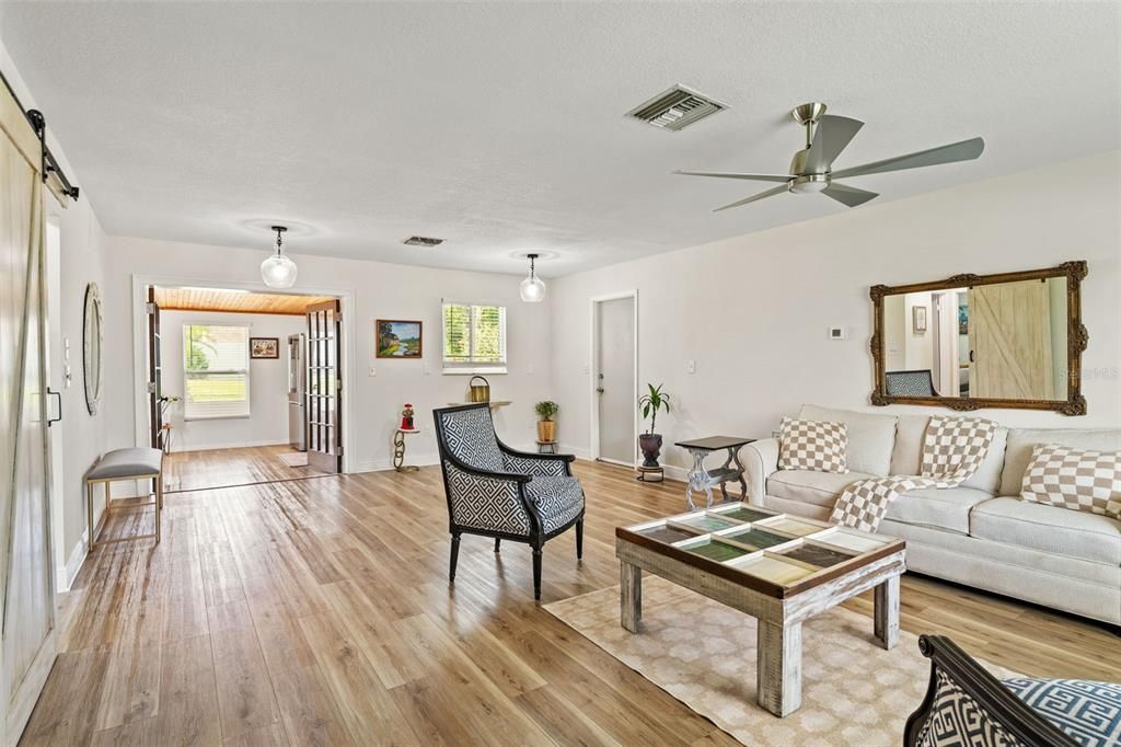 Active With Contract: $257,900 (3 beds, 2 baths, 1324 Square Feet)