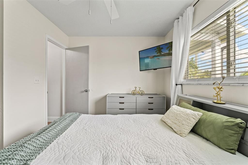 Active With Contract: $257,900 (3 beds, 2 baths, 1324 Square Feet)