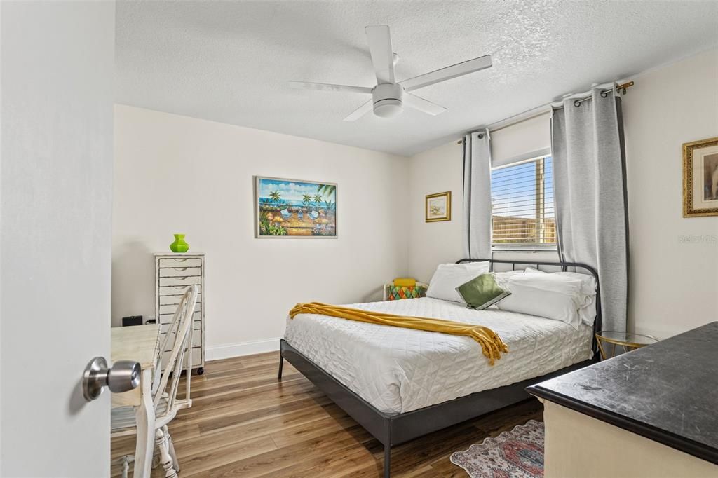 Active With Contract: $257,900 (3 beds, 2 baths, 1324 Square Feet)