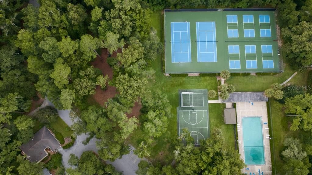 合同活跃: $242,000 (0.75 acres)