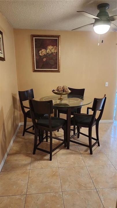 合同活跃: $309,000 (4 贝兹, 2 浴室, 1448 平方英尺)