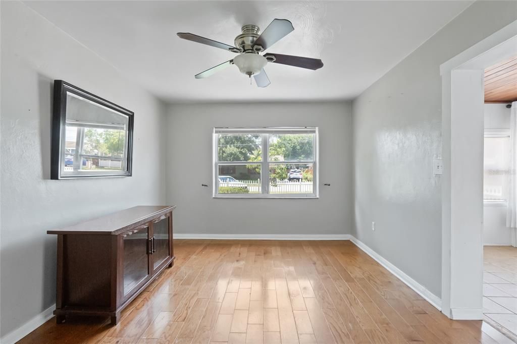 For Sale: $499,900 (4 beds, 2 baths, 1568 Square Feet)