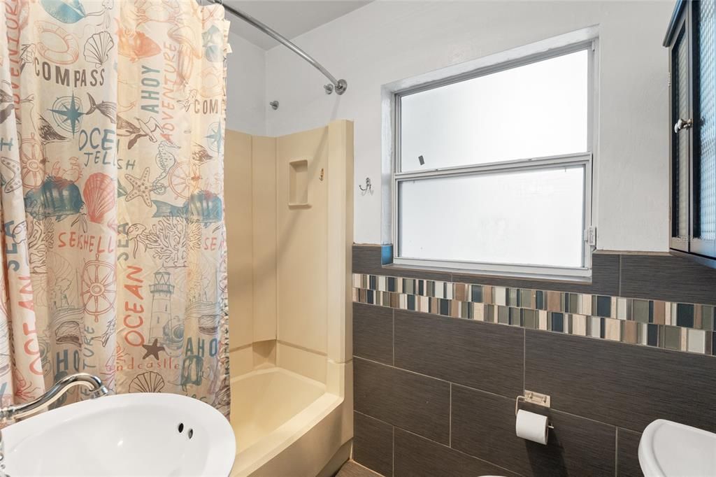 For Sale: $499,900 (4 beds, 2 baths, 1568 Square Feet)