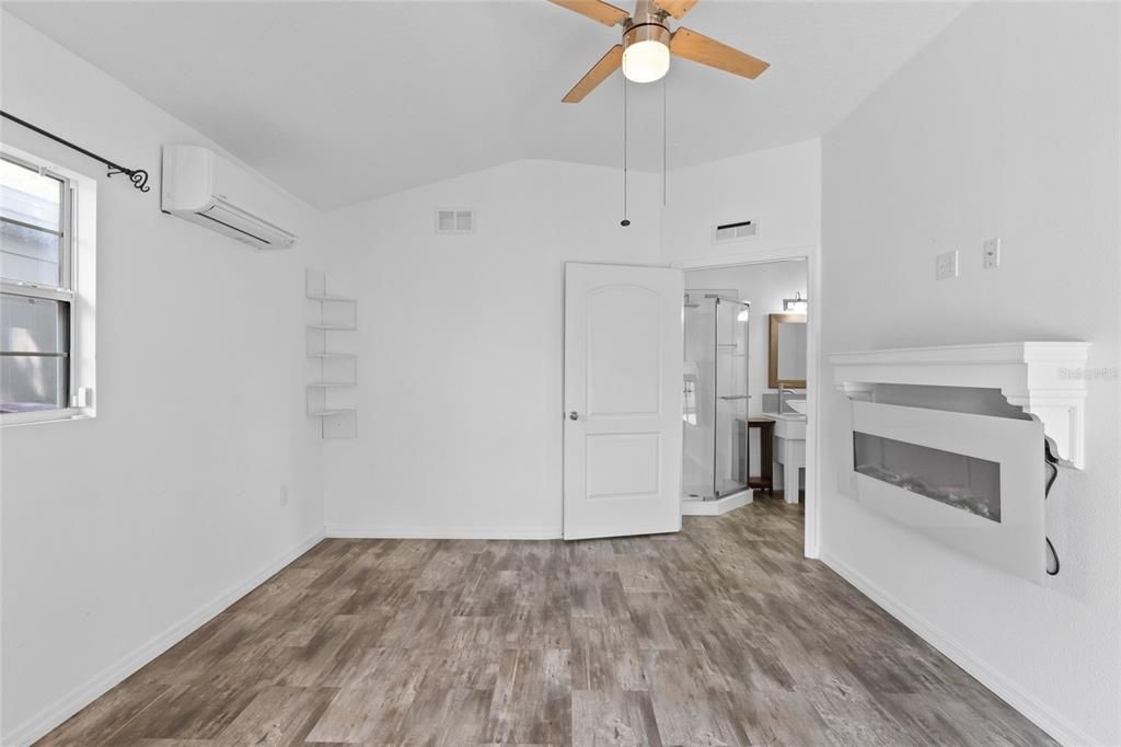 For Sale: $499,900 (4 beds, 2 baths, 1568 Square Feet)