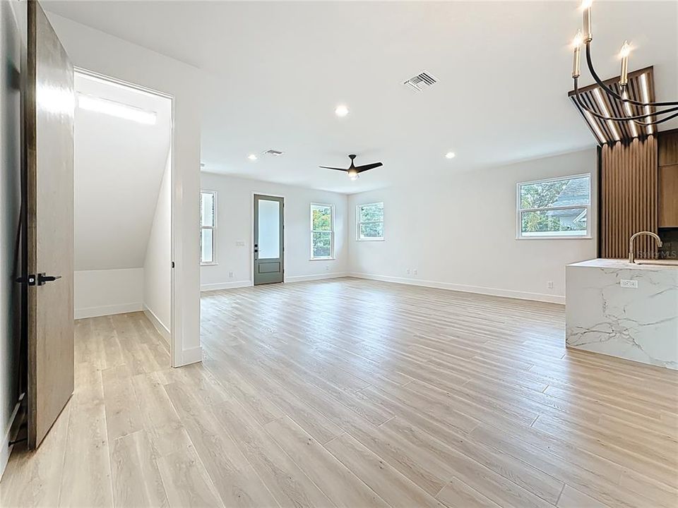 For Sale: $889,000 (3 beds, 2 baths, 1849 Square Feet)