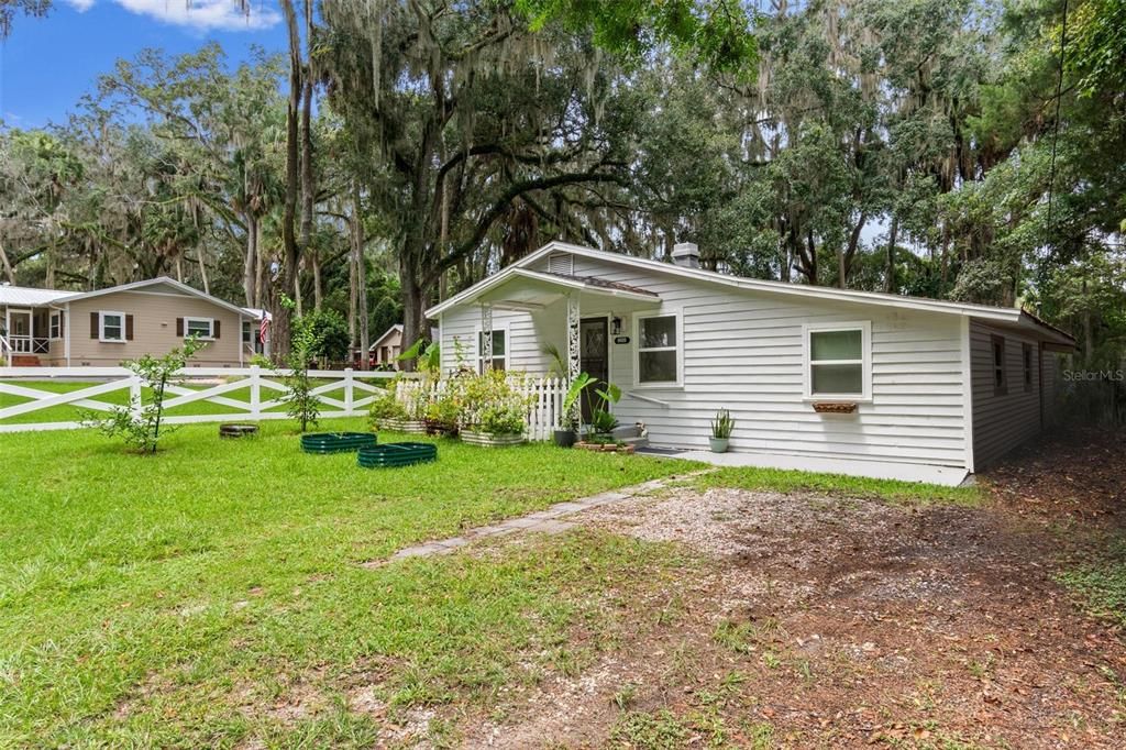 На продажу: $189,000 (2 спален, 2 ванн, 1155 Квадратных фут)