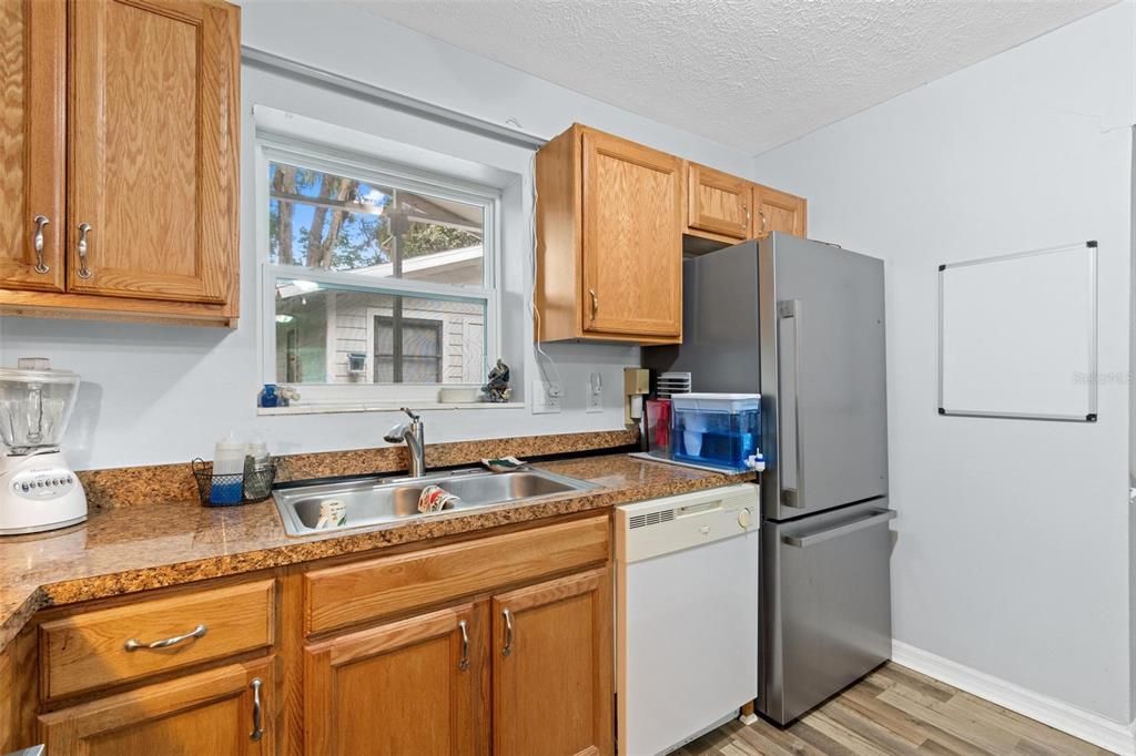 На продажу: $189,000 (2 спален, 2 ванн, 1155 Квадратных фут)