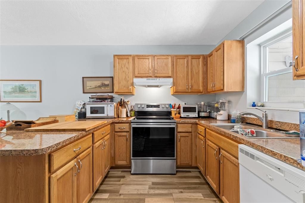 На продажу: $189,000 (2 спален, 2 ванн, 1155 Квадратных фут)