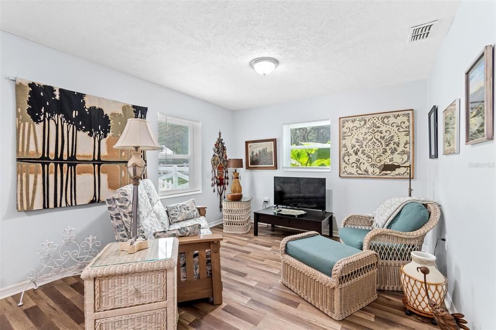 На продажу: $189,000 (2 спален, 2 ванн, 1155 Квадратных фут)