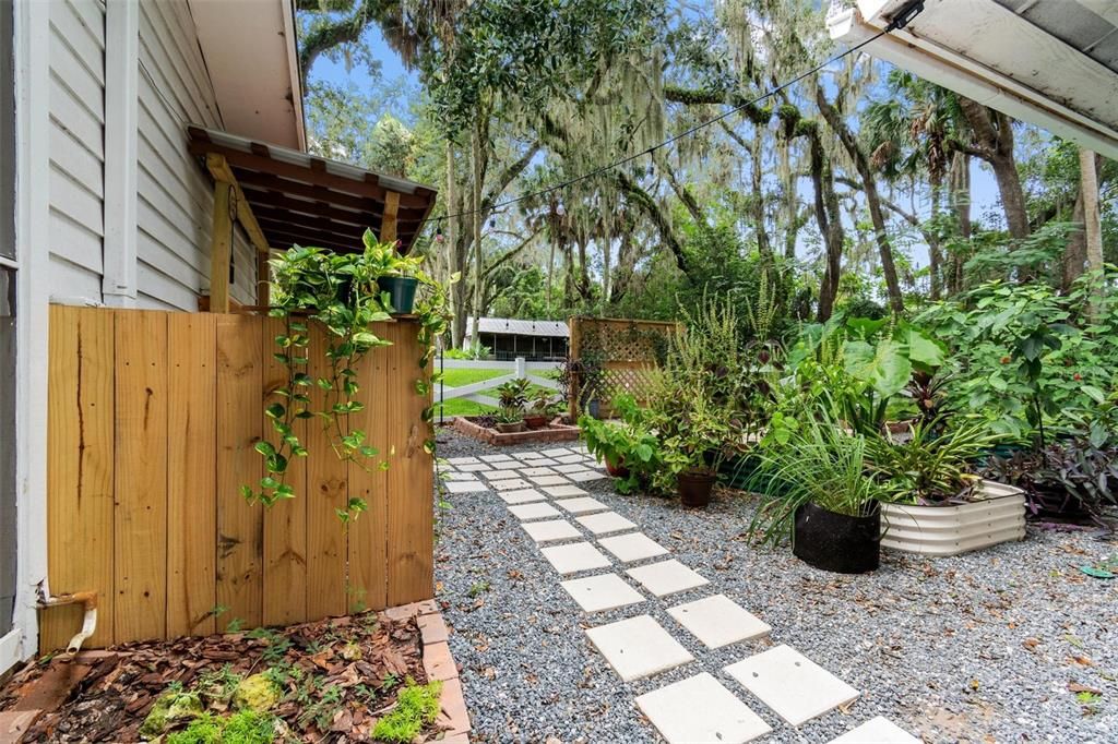 На продажу: $189,000 (2 спален, 2 ванн, 1155 Квадратных фут)