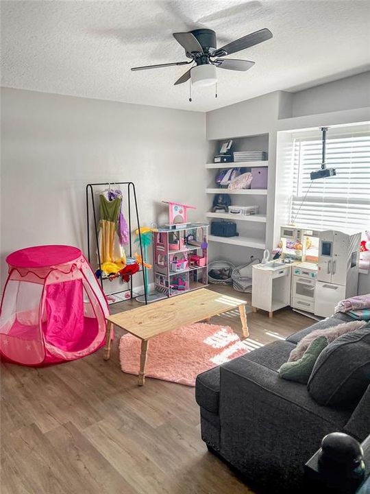 Под контрактом: $3,000 (3 спален, 2 ванн, 2120 Квадратных фут)