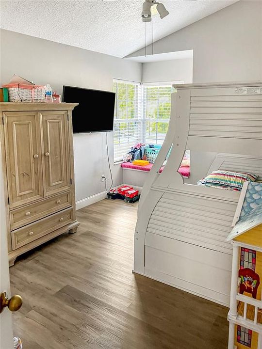 Под контрактом: $3,000 (3 спален, 2 ванн, 2120 Квадратных фут)