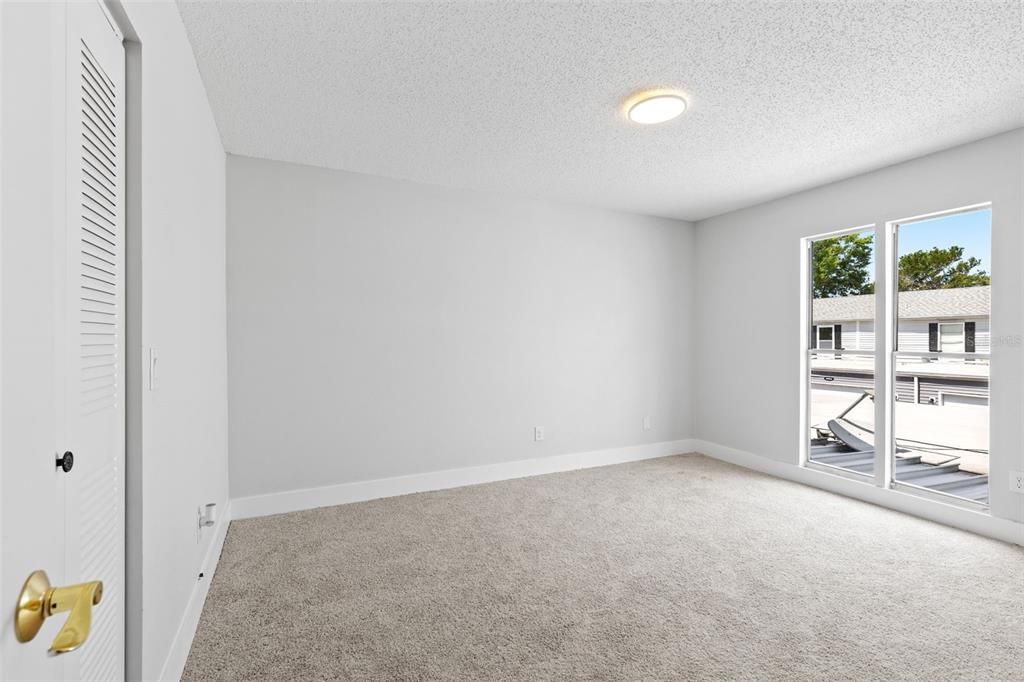 合同活跃: $219,900 (2 贝兹, 1 浴室, 1200 平方英尺)