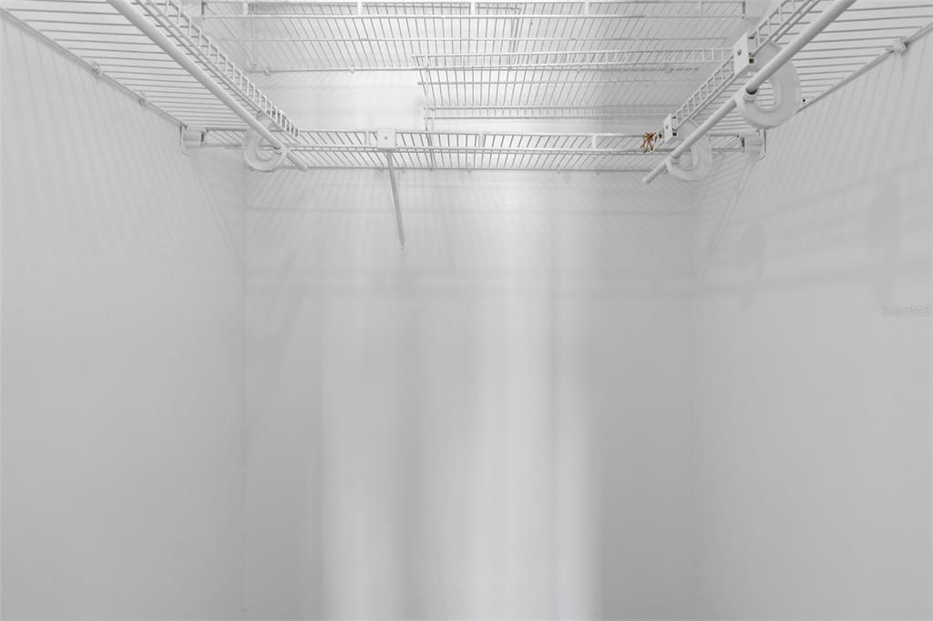 合同活跃: $219,900 (2 贝兹, 1 浴室, 1200 平方英尺)