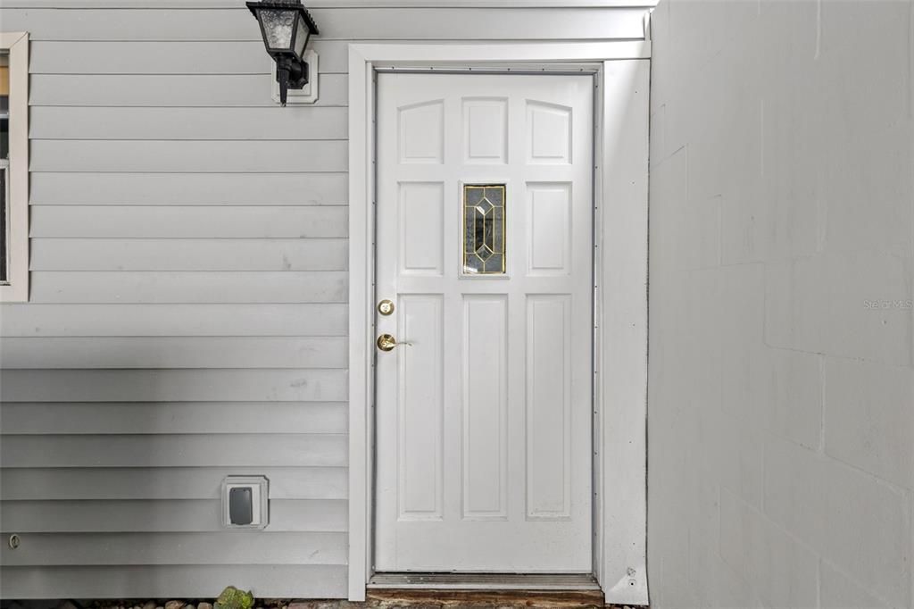 合同活跃: $219,900 (2 贝兹, 1 浴室, 1200 平方英尺)