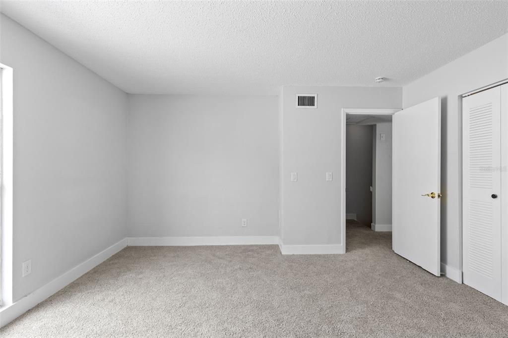 合同活跃: $219,900 (2 贝兹, 1 浴室, 1200 平方英尺)