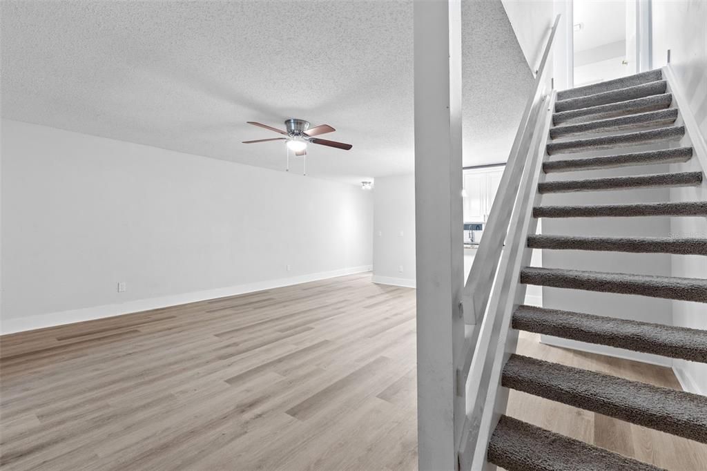 合同活跃: $219,900 (2 贝兹, 1 浴室, 1200 平方英尺)