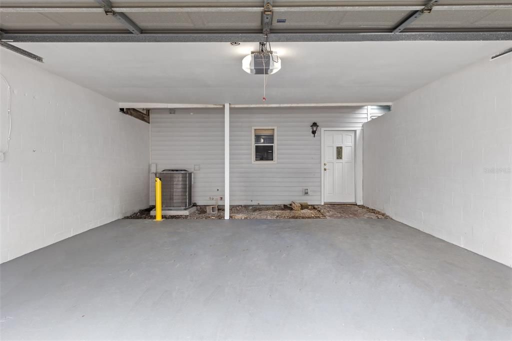 合同活跃: $219,900 (2 贝兹, 1 浴室, 1200 平方英尺)