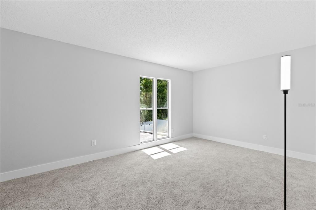 合同活跃: $219,900 (2 贝兹, 1 浴室, 1200 平方英尺)