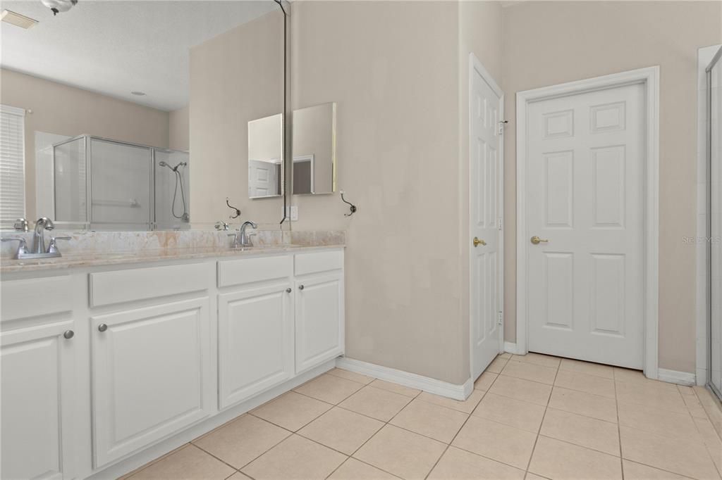 Active With Contract: $3,200 (5 beds, 3 baths, 2795 Square Feet)