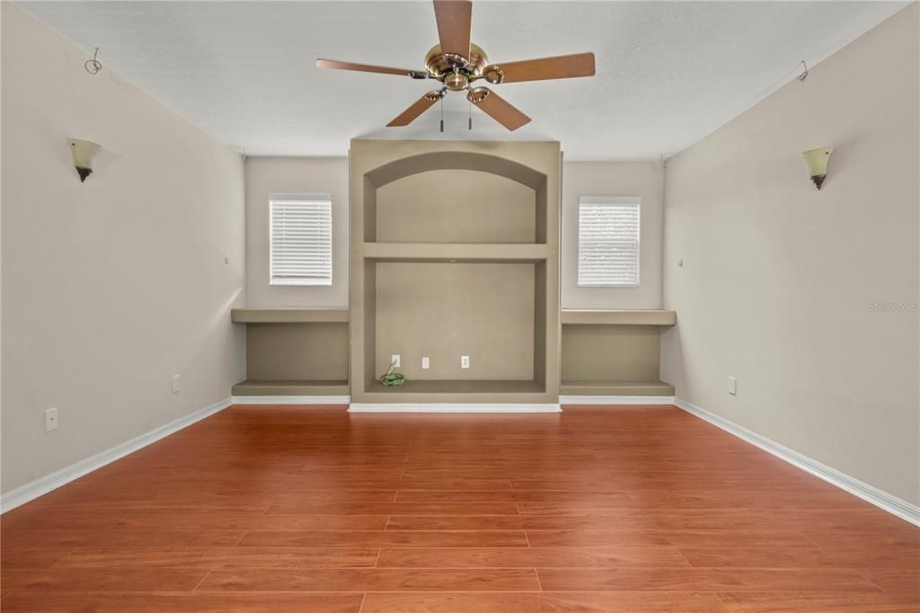 Active With Contract: $3,200 (5 beds, 3 baths, 2795 Square Feet)