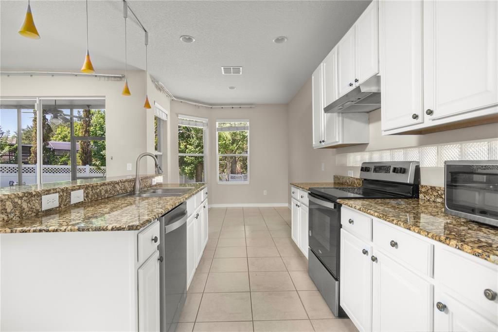 Active With Contract: $3,200 (5 beds, 3 baths, 2795 Square Feet)