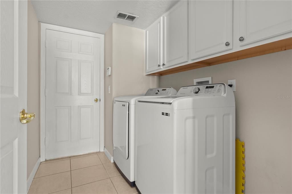 Active With Contract: $3,200 (5 beds, 3 baths, 2795 Square Feet)