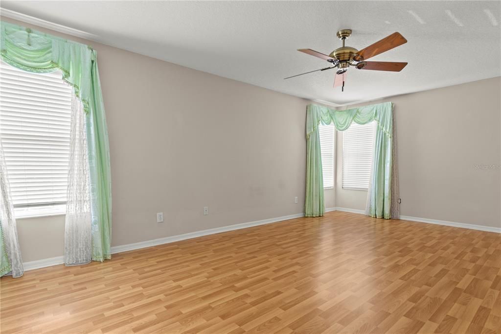 Active With Contract: $3,200 (5 beds, 3 baths, 2795 Square Feet)