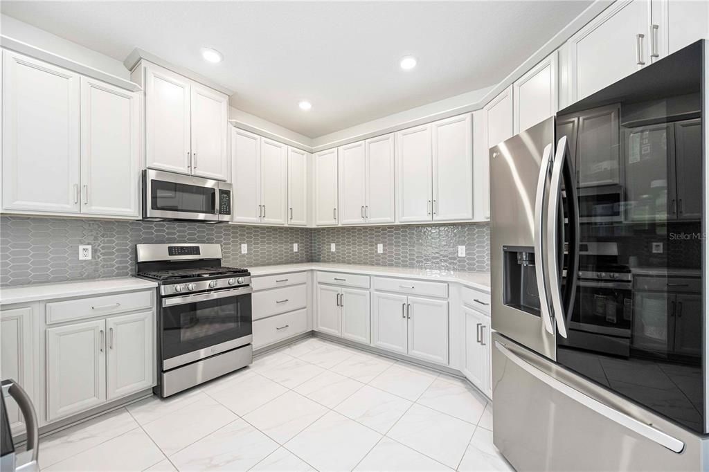 Active With Contract: $610,000 (4 beds, 3 baths, 2931 Square Feet)