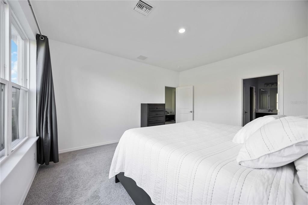 Active With Contract: $610,000 (4 beds, 3 baths, 2931 Square Feet)